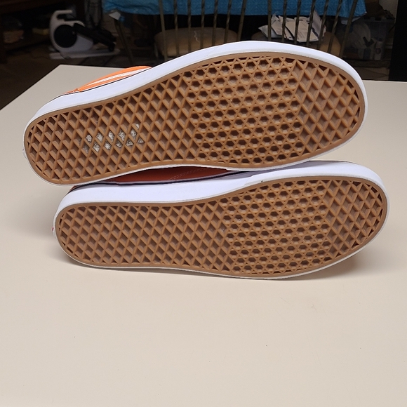 Vans Old Skool low top casual skateboard sneakers. - Picture 9 of 9